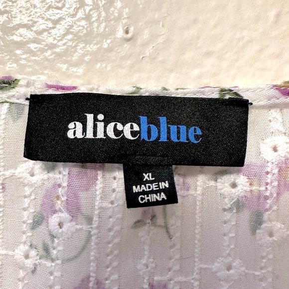 Cute blouse. - Picture 3 of 5